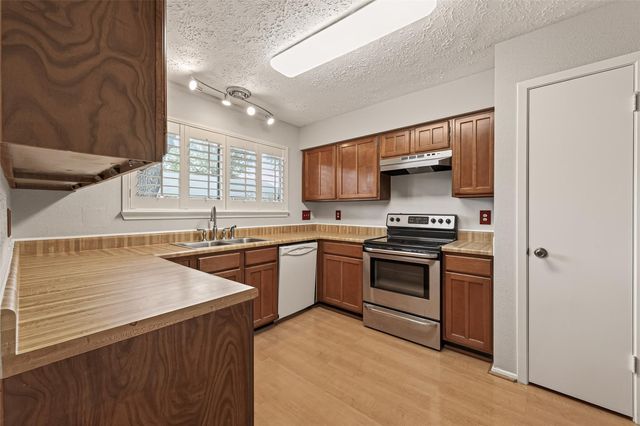 16734 Pebbleglen Drive, Houston, TX 77095