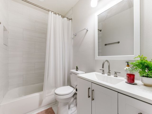 10017 Regal Park Lane 205, Dallas, TX 75230