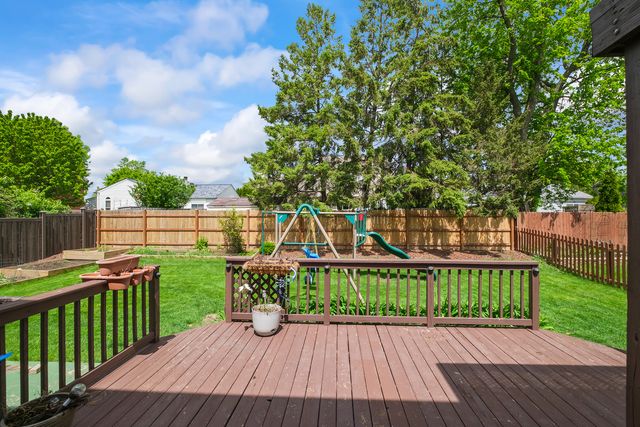 2250 Bannister Lane, Aurora, IL 60504