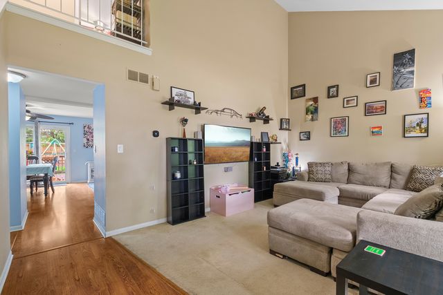 2250 Bannister Lane, Aurora, IL 60504