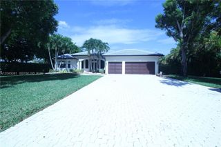 16310 Paddock Ln, Weston, FL 33326