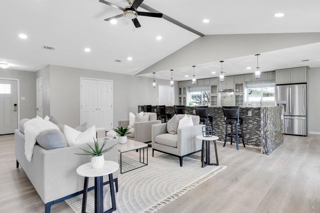 5213 Summerset TRL, Austin, TX 78749