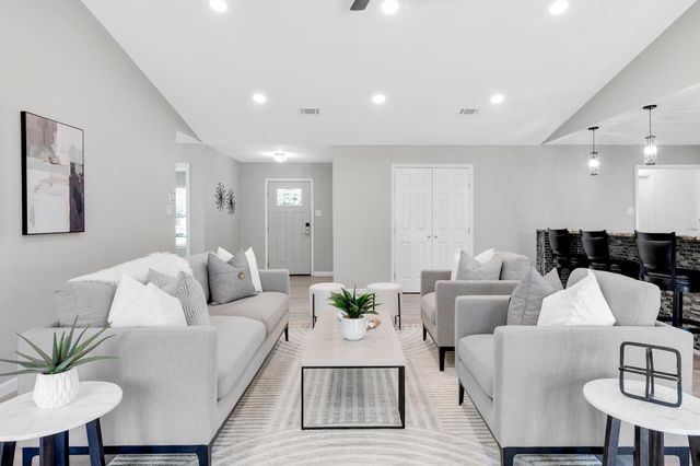 5213 Summerset TRL, Austin, TX 78749
