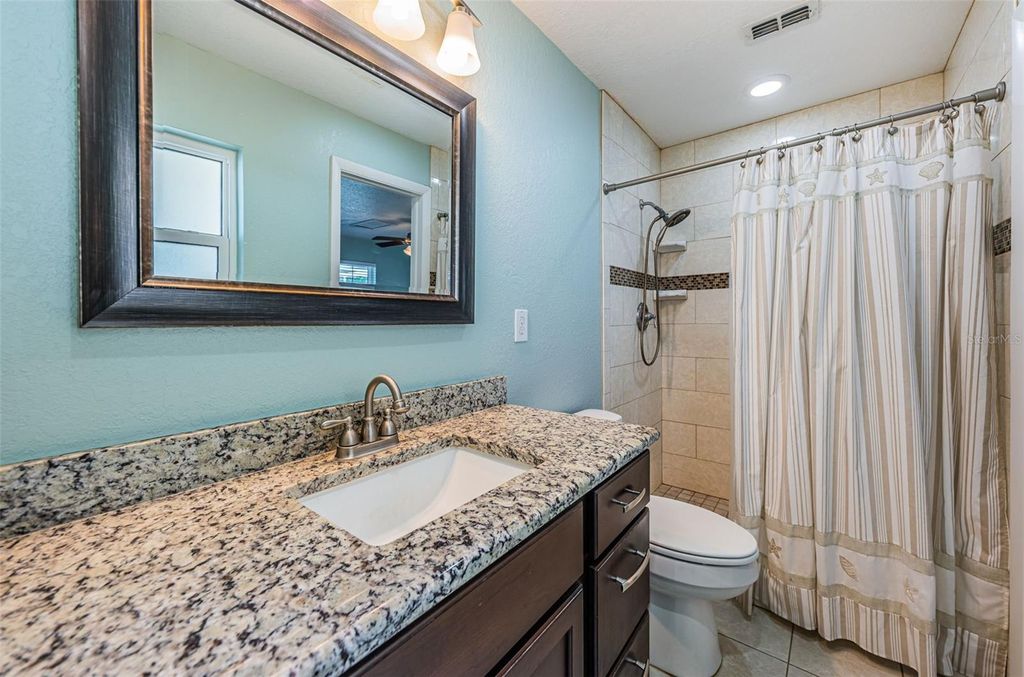 Image 14 of property listing at 14025 YACHT CLUB BOULEVARD, Seminole, FL 33776