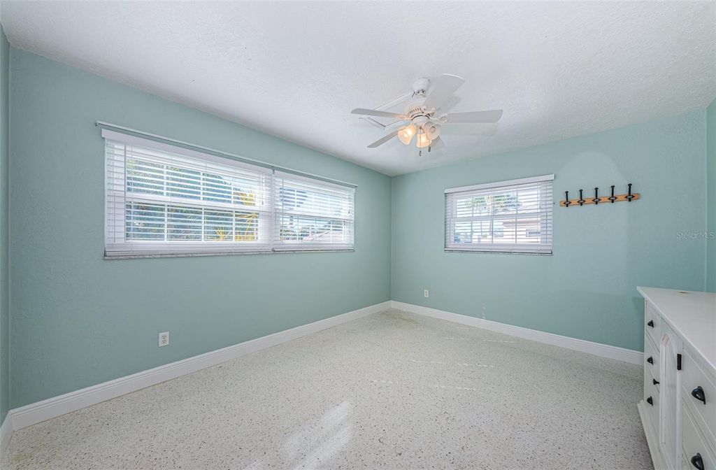 Image 15 of property listing at 14025 YACHT CLUB BOULEVARD, Seminole, FL 33776
