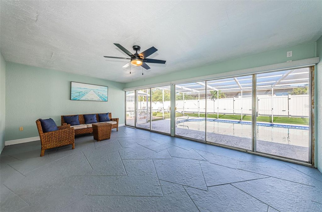 Image 19 of property listing at 14025 YACHT CLUB BOULEVARD, Seminole, FL 33776
