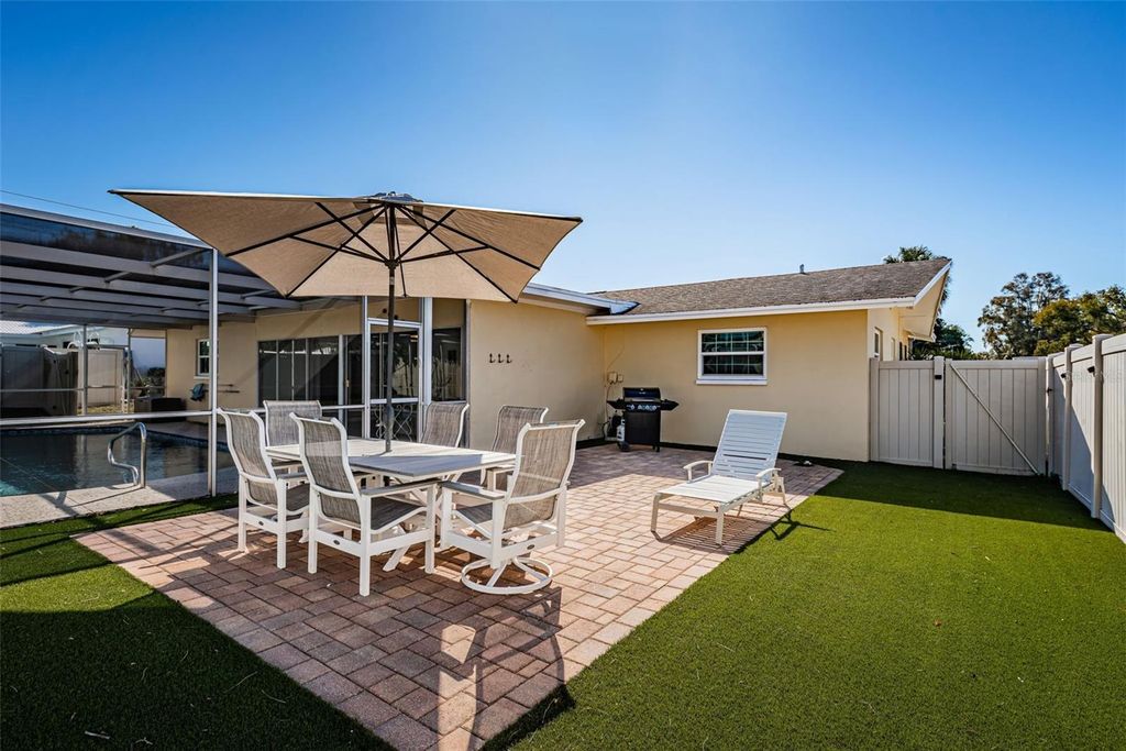 Image 21 of property listing at 14025 YACHT CLUB BOULEVARD, Seminole, FL 33776