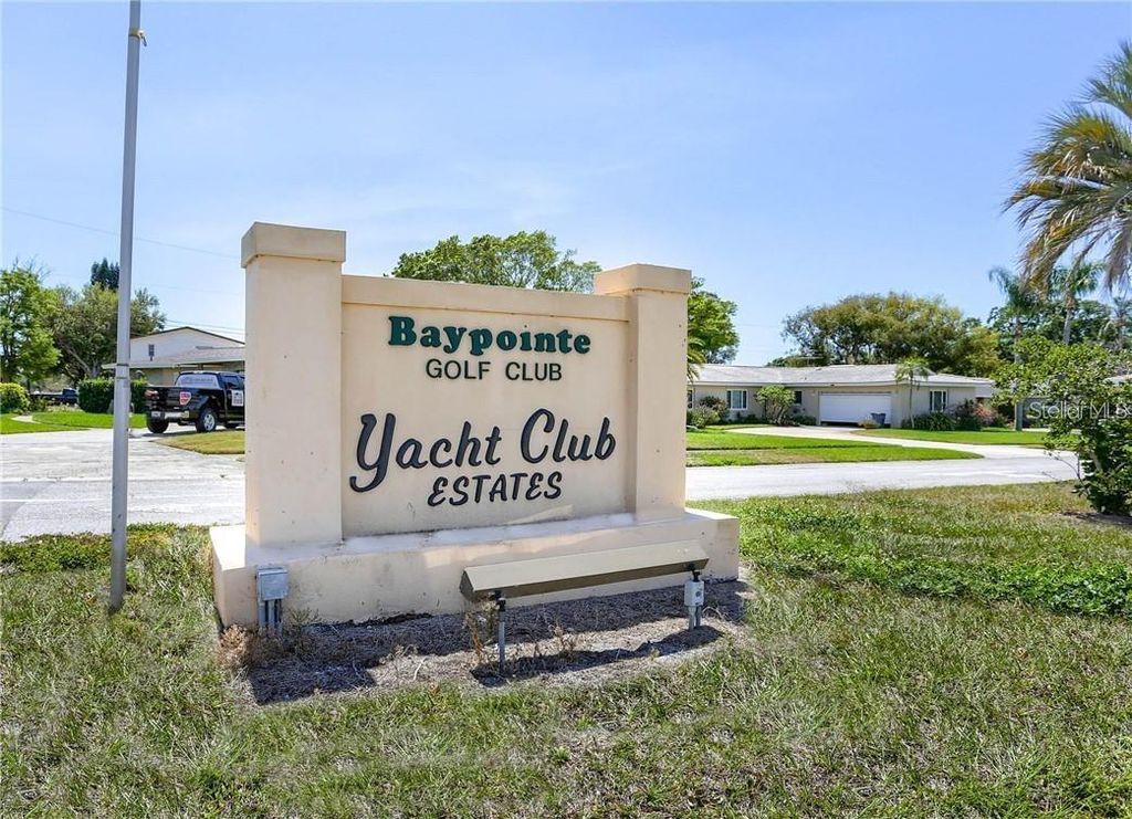 Image 22 of property listing at 14025 YACHT CLUB BOULEVARD, Seminole, FL 33776