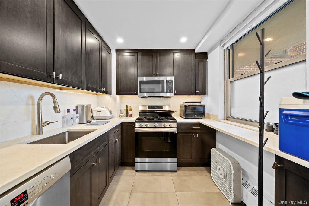 61-25 97th Street 12-M, Rego Park, NY 11374