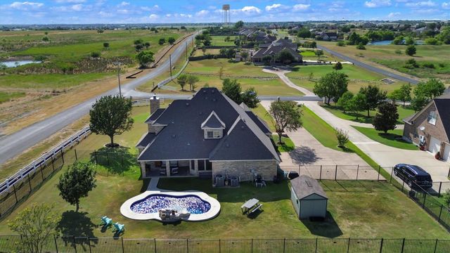 100 Apache PASS, Hutto, TX 78634
