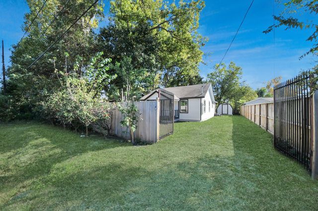 3206 Melbourne Street, Houston, TX 77026