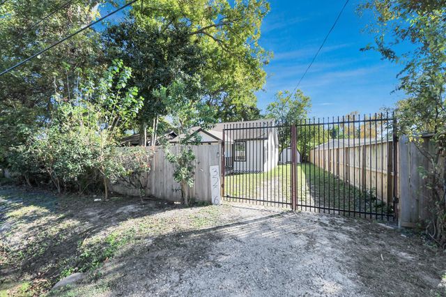3206 Melbourne Street, Houston, TX 77026