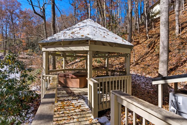1110 Ski Mountain Rd, Gatlinburg, TN 37738