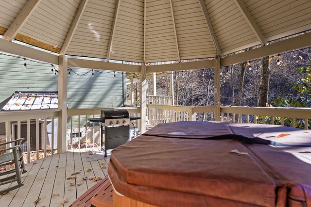 1110 Ski Mountain Rd, Gatlinburg, TN 37738