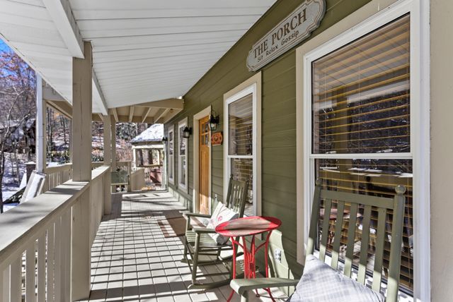 1110 Ski Mountain Rd, Gatlinburg, TN 37738