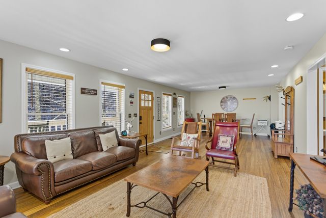 1110 Ski Mountain Rd, Gatlinburg, TN 37738