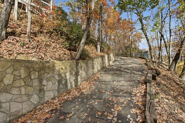 1110 Ski Mountain Rd, Gatlinburg, TN 37738