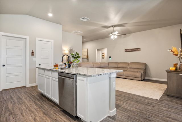 2921 Abbeville Avenue, Wolfforth, TX 79382