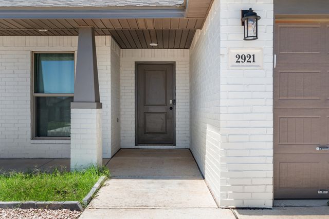 2921 Abbeville Avenue, Wolfforth, TX 79382