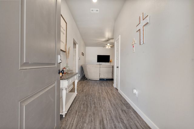 2921 Abbeville Avenue, Wolfforth, TX 79382