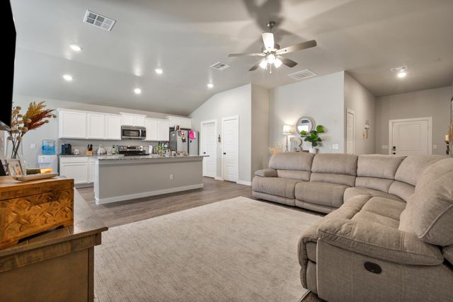 2921 Abbeville Avenue, Wolfforth, TX 79382