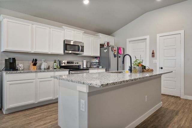 2921 Abbeville Avenue, Wolfforth, TX 79382