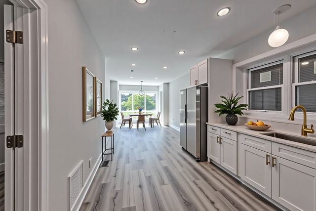 4044 W Kamerling Avenue, Chicago, IL 60651