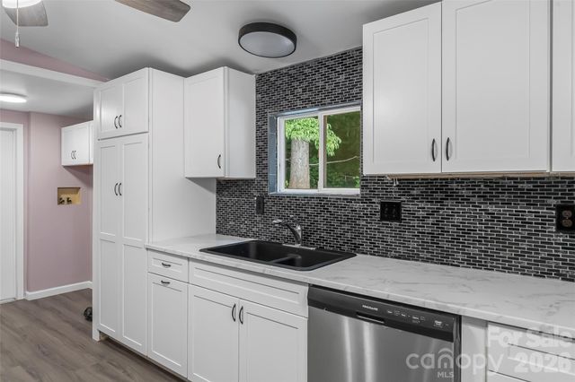 771 Hoppy Tom Hollow Road, Marion, NC 28752
