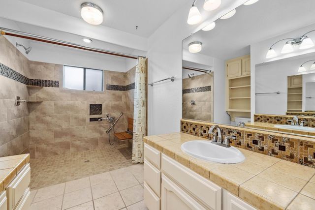 9201 Rock Oak Ln, Fair Oaks, CA 95628