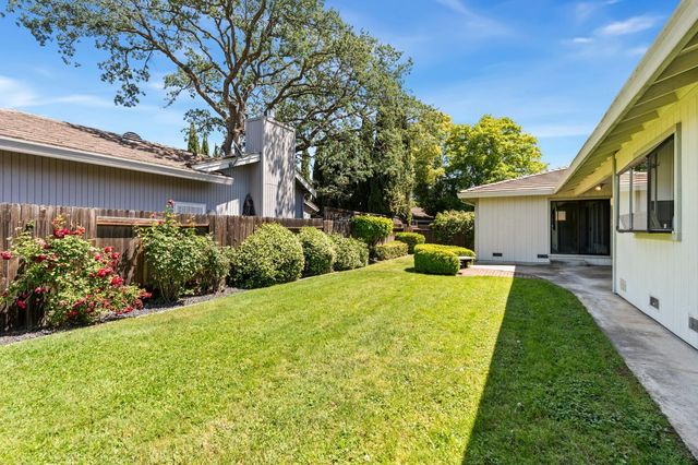 9201 Rock Oak Ln, Fair Oaks, CA 95628