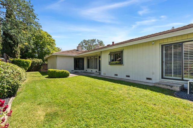 9201 Rock Oak Ln, Fair Oaks, CA 95628