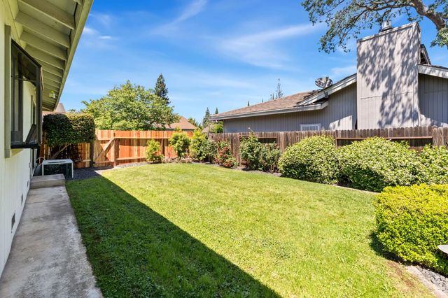 9201 Rock Oak Ln, Fair Oaks, CA 95628