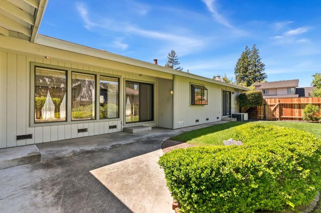 9201 Rock Oak Ln, Fair Oaks, CA 95628