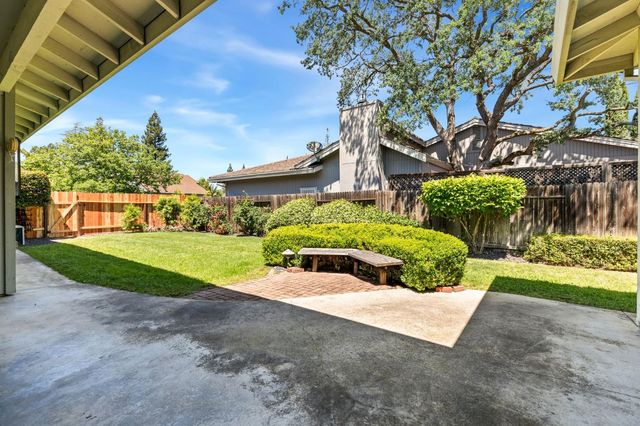 9201 Rock Oak Ln, Fair Oaks, CA 95628