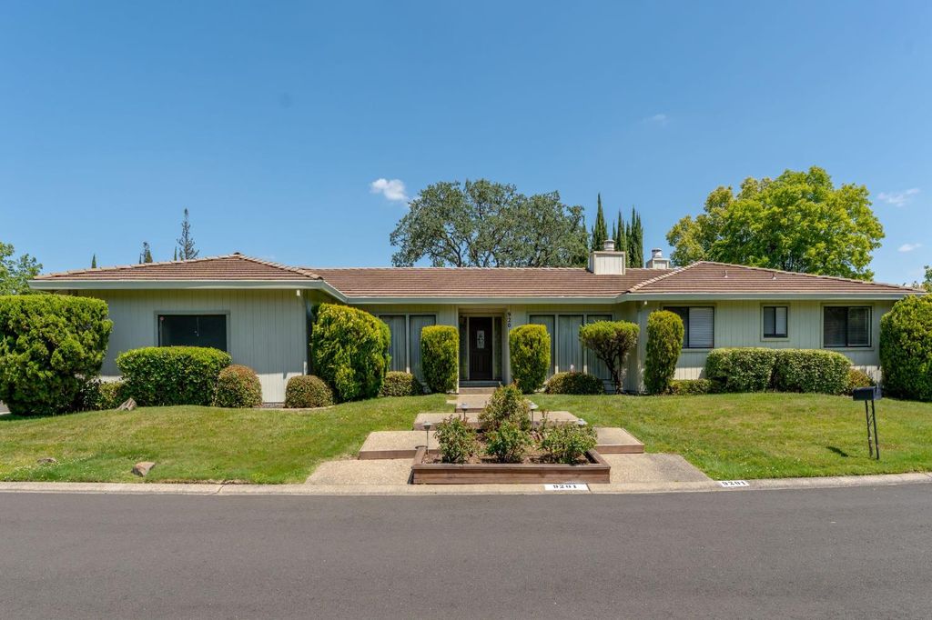 9201 Rock Oak Ln, Fair Oaks, CA 95628