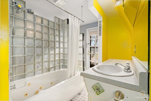 304 E Camp Mcdonald Road, Prospect Heights, IL 60070