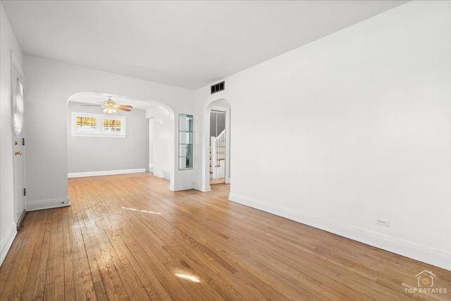 304 E Camp Mcdonald Road, Prospect Heights, IL 60070