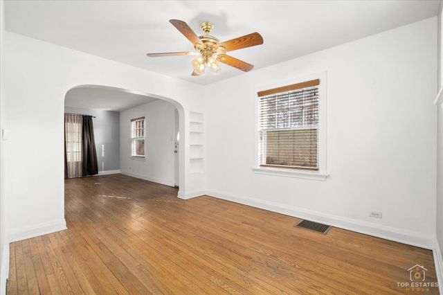 304 E Camp Mcdonald Road, Prospect Heights, IL 60070