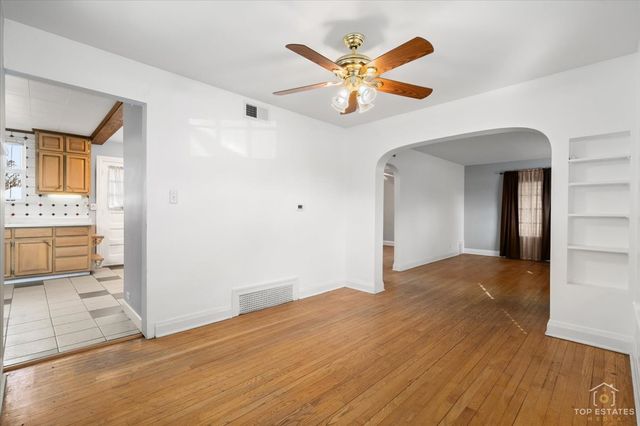 304 E Camp Mcdonald Road, Prospect Heights, IL 60070