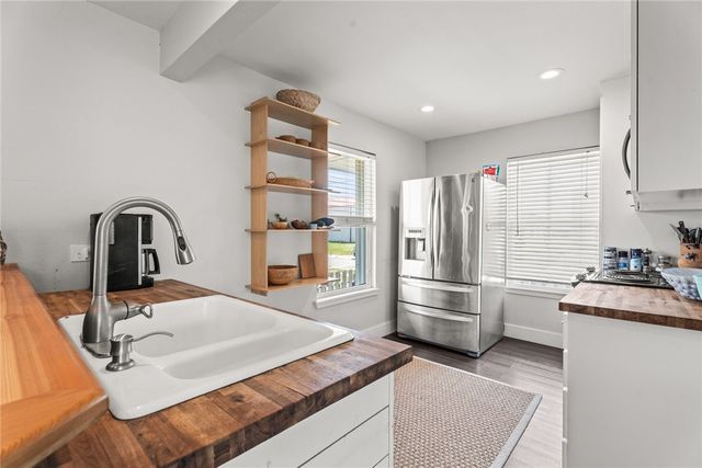 525 S 7th St, Port Aransas, TX 78373