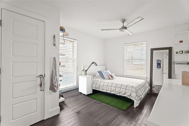 525 S 7th St, Port Aransas, TX 78373
