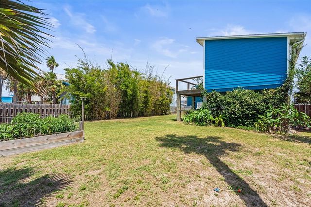 525 S 7th St, Port Aransas, TX 78373