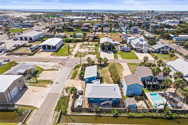 525 S 7th St, Port Aransas, TX 78373