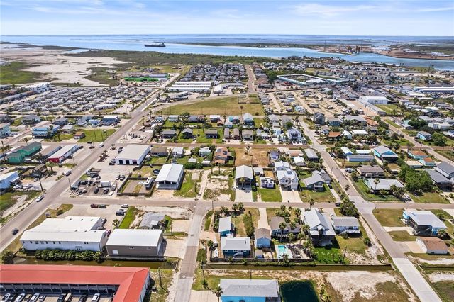 525 S 7th St, Port Aransas, TX 78373
