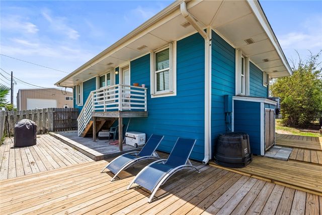 525 S 7th St, Port Aransas, TX 78373
