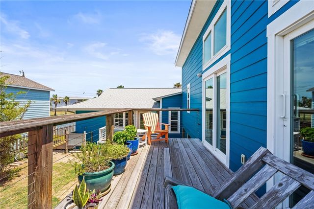 525 S 7th St, Port Aransas, TX 78373