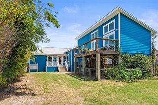525 S 7th St, Port Aransas, TX 78373