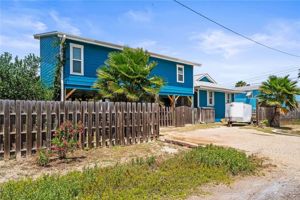525 S 7th St, Port Aransas, TX 78373 — photo 2