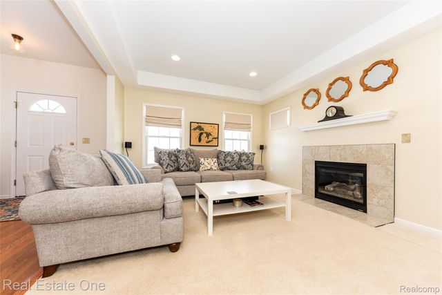 9410 Maple Run Court, Hamburg Township, MI 48169