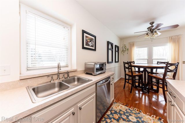 9410 Maple Run Court, Hamburg Township, MI 48169